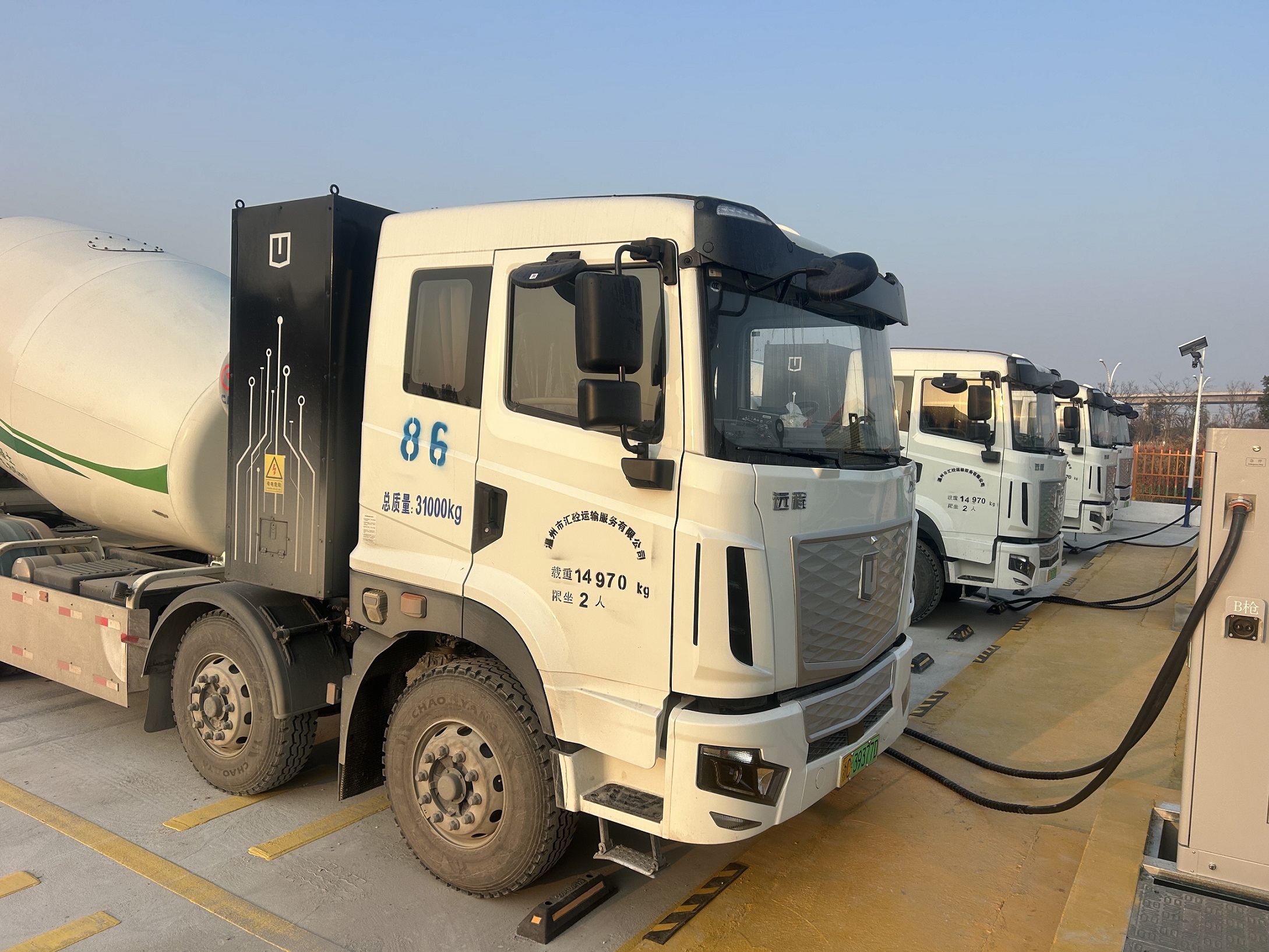 瓯江口重卡充电站成功送电 智能技术赋能绿色物流新生态